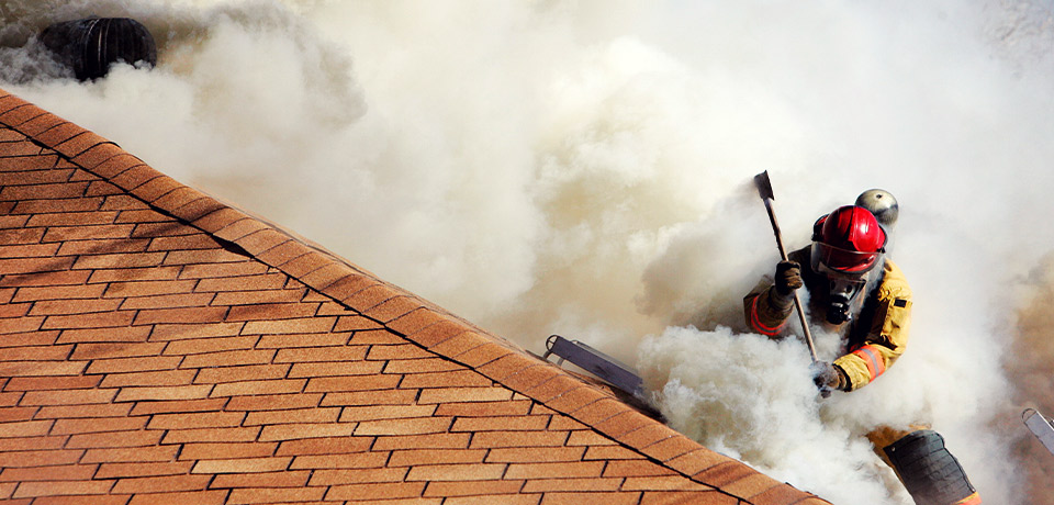 Wohnungsbrand - so bekommen Sie den Brandgeruch aus der Wohnung